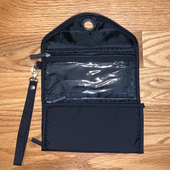 NWOT Clever Container Wristlet - Picture 5 of 11